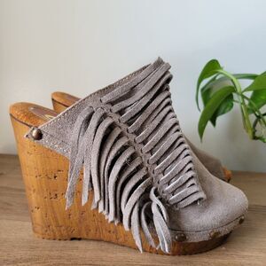EUC SBICCA VINTAGE COLLECTION WEDGE PEEPTOE HEELS SIZE 9